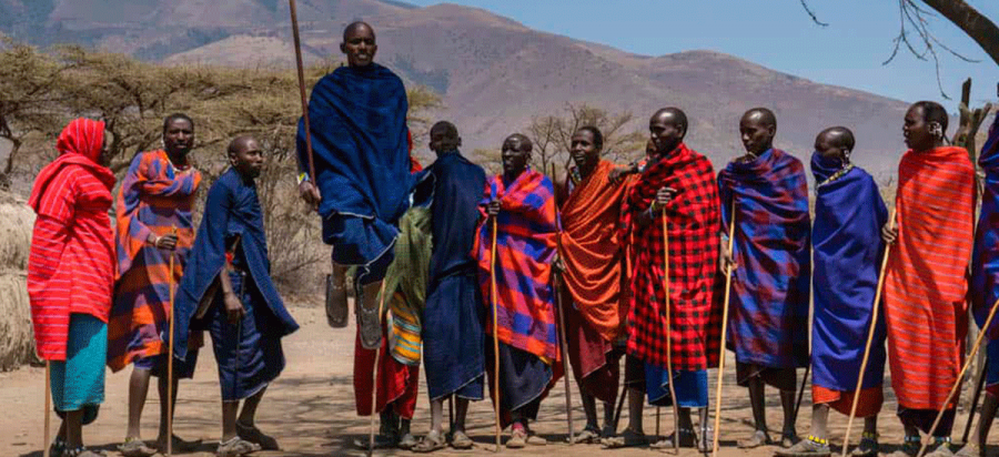 Visit the Masai village and the people in Serengeti NP
